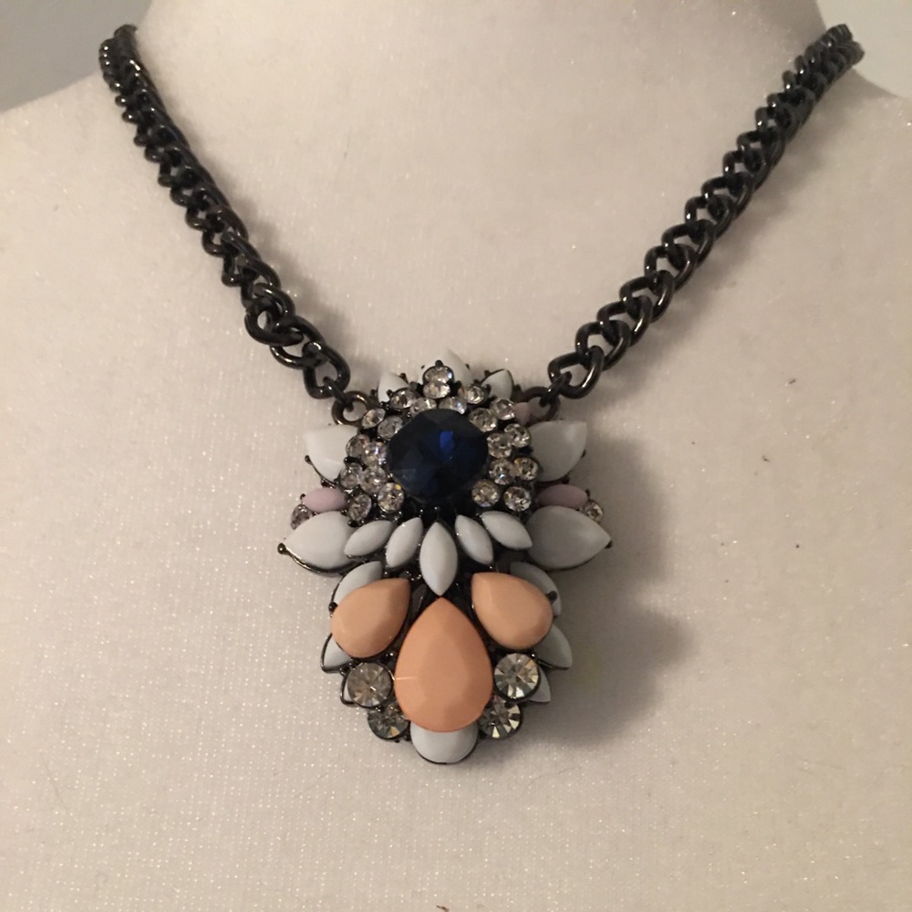 Multi color pendant statement necklace - Picture 4 of 5